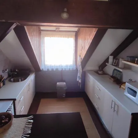 U Potkrovlju クニン