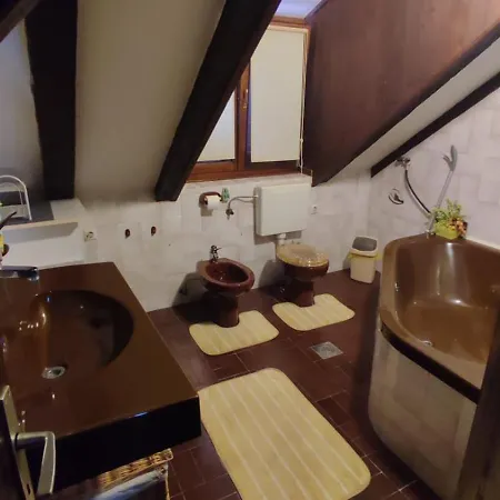 U Potkrovlju * クニン